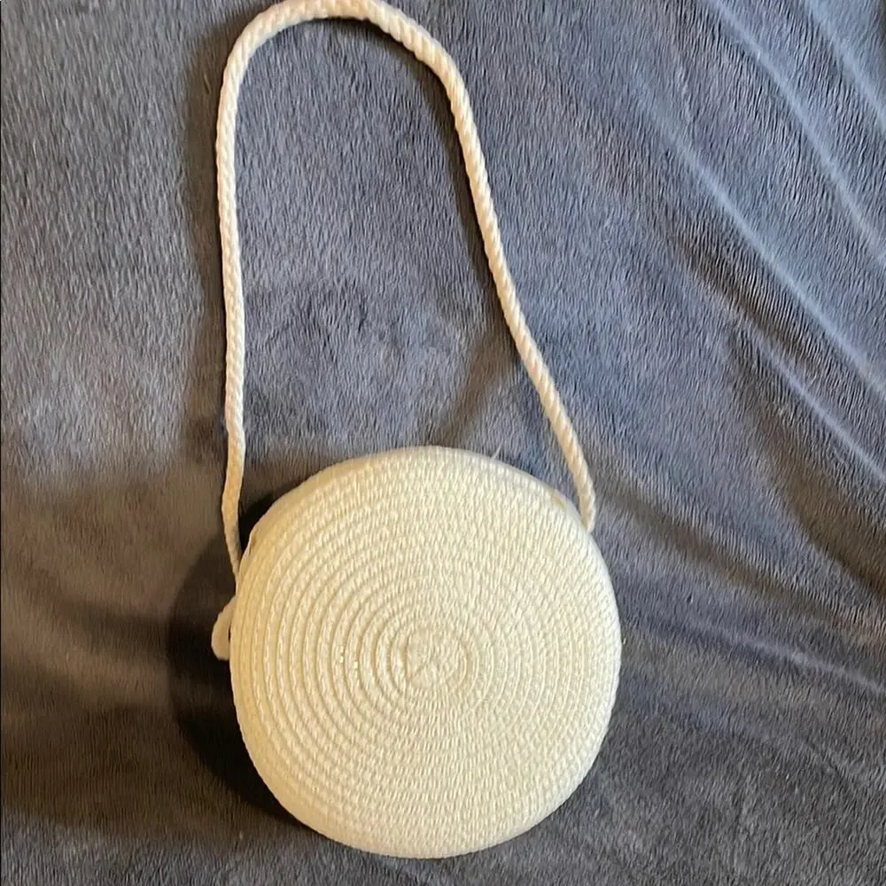 Elegant Cream Round Woven Bag NWOT Single zipper